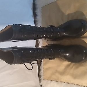 BCBG MAXAZRIA RAIN BOOTS